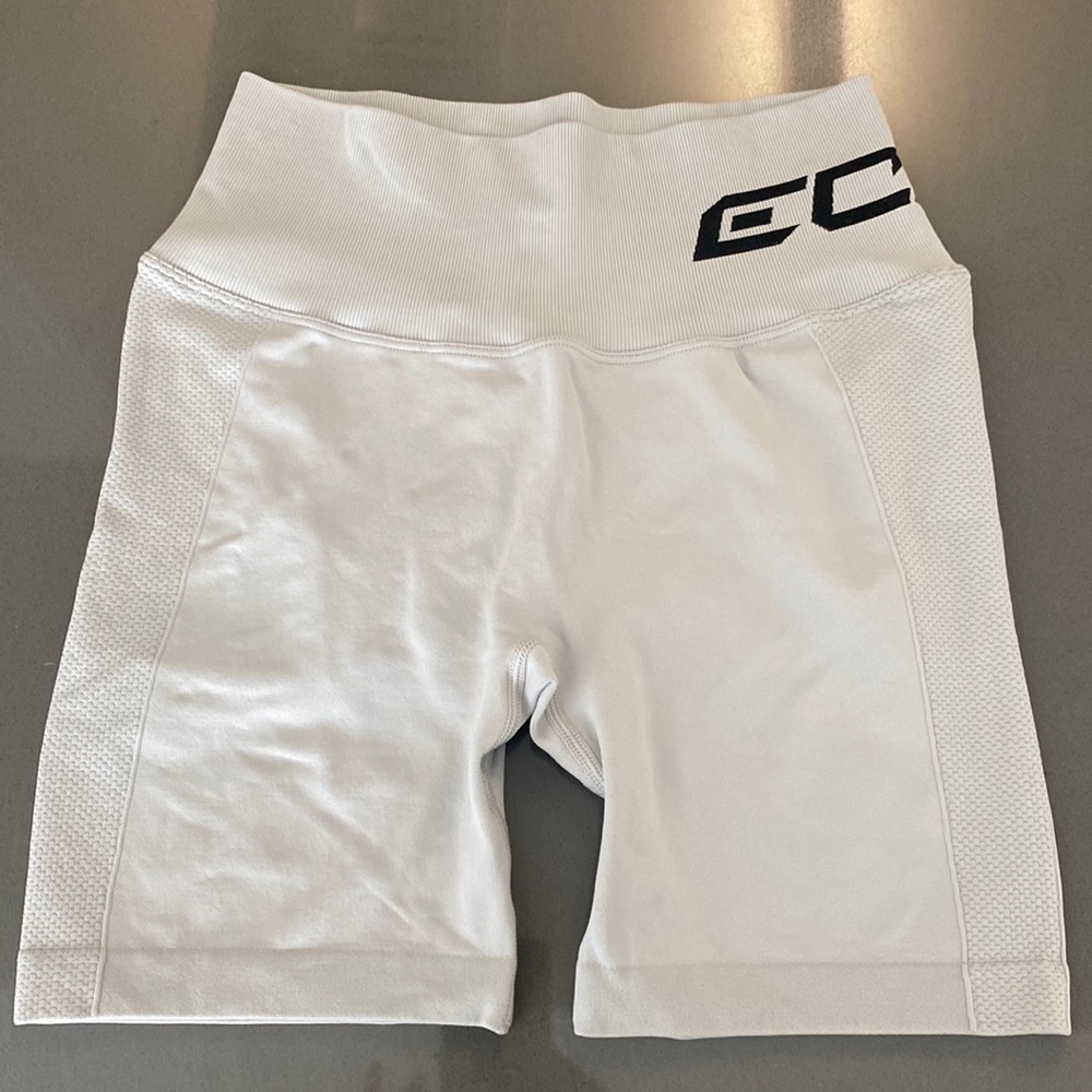 Echt apparel arise scrunch air short